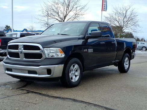 Used 2017 RAM 1500 ST w/ SXT Appearance Group image 4