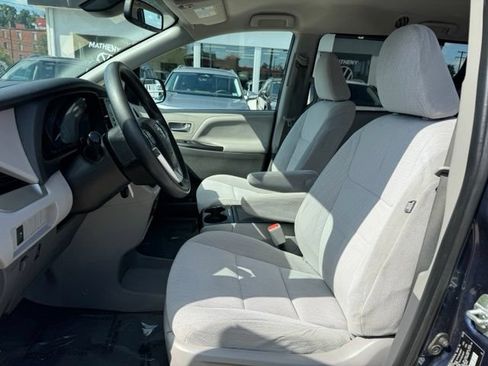Used 2020 Toyota Sienna LE FWD image 13