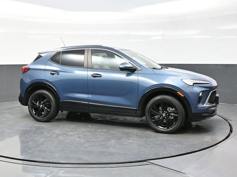 Used 2024 Buick Encore GX Sport Touring image 8