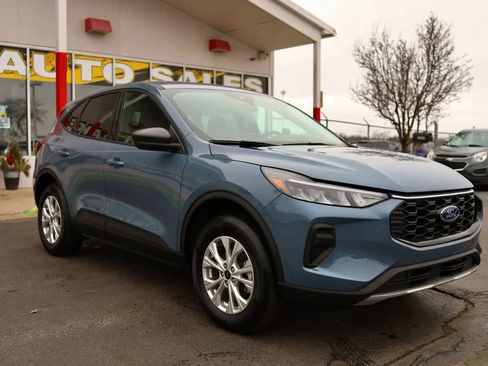 Used 2025 Ford Escape Active w/ Cold Weather Package AWD/4WD image 3