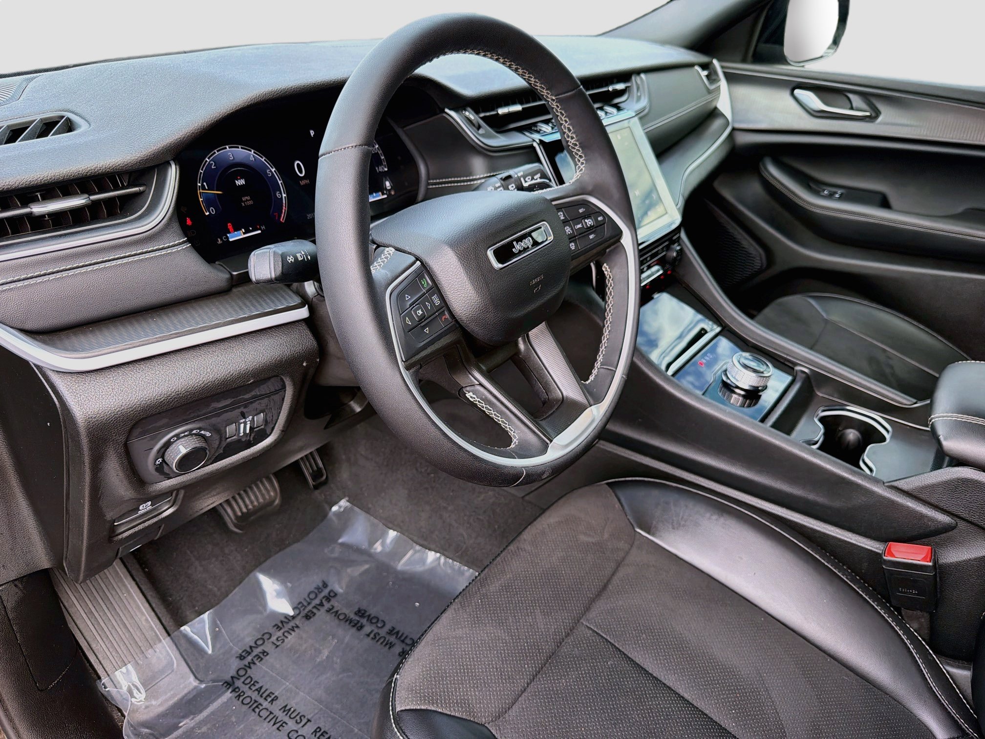 Used 2024 Jeep Grand Cherokee L Laredo AWD/4WD image 25
