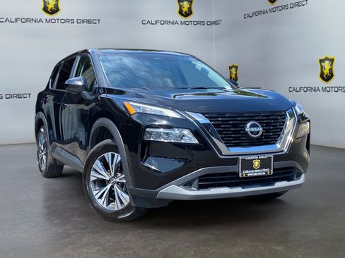Used 2023 Nissan Rogue SV image 3