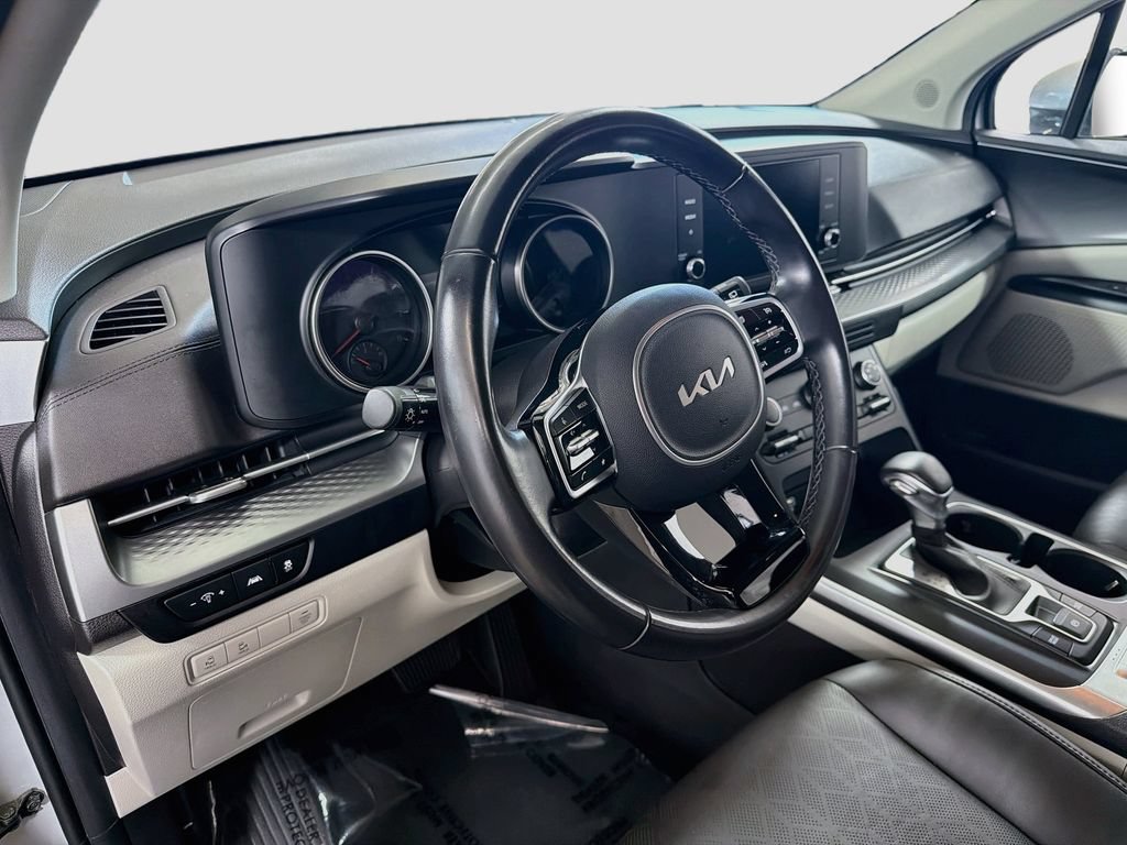 Used 2022 Kia Carnival LX FWD image 11
