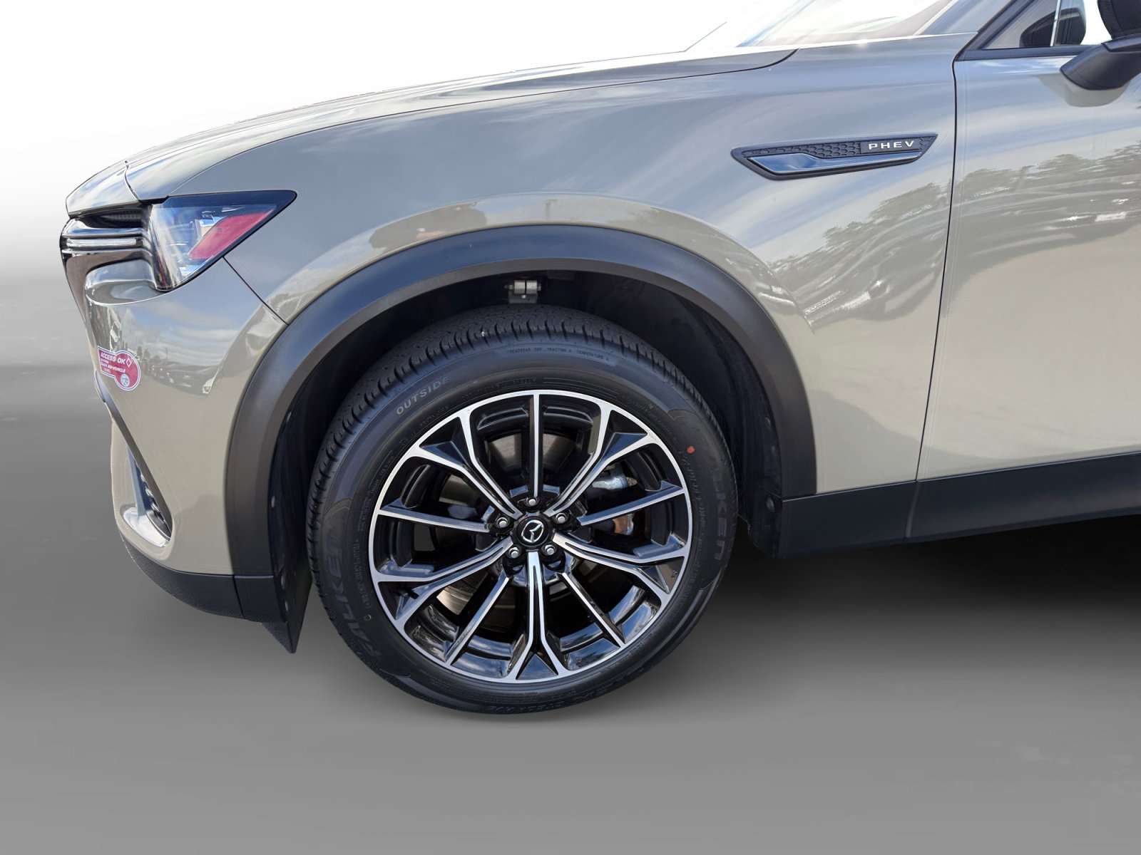Certified 2025 MAZDA CX-70 Plug-In Hybrid w/ Premium Plus AWD/4WD image 9