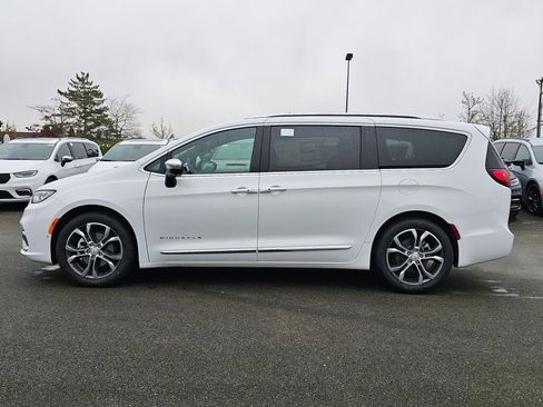 New 2026 Chrysler Pacifica Pinnacle image 5