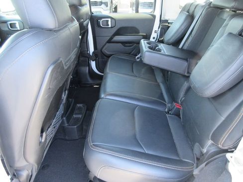 Used 2024 Jeep Wrangler Unlimited Sahara w/ Technology Group AWD/4WD image 15