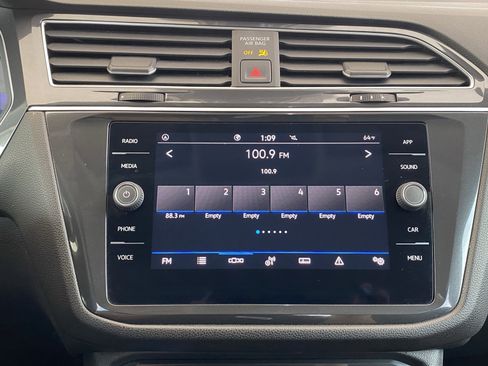 Certified 2023 Volkswagen Tiguan SE FWD image 3