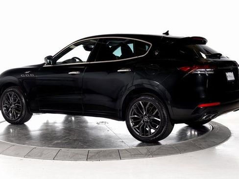 Used 2024 Maserati Levante GT Ultima image 3