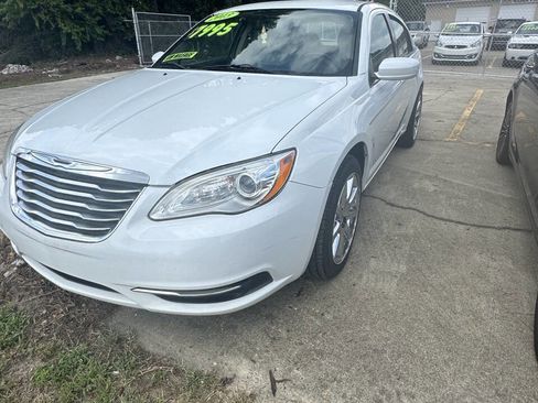 Used 2013 Chrysler 200 Touring image 2