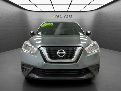Used 2019 Nissan Kicks S FWD image 2
