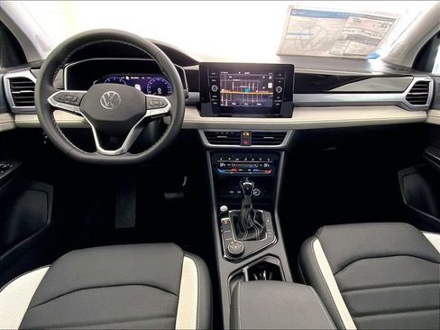 New 2026 Volkswagen Taos SEL image 6