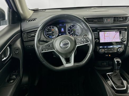 Used 2018 Nissan Rogue SV w/ Premium Package image 17