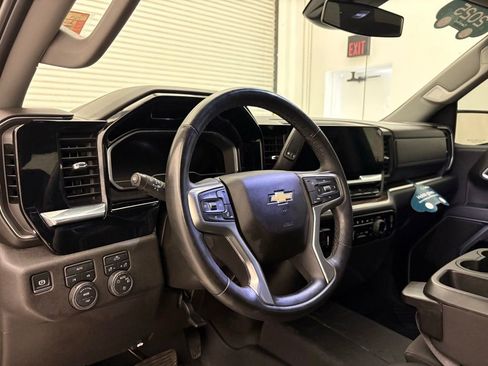 Used 2025 Chevrolet Silverado 1500 LT AWD/4WD image 32