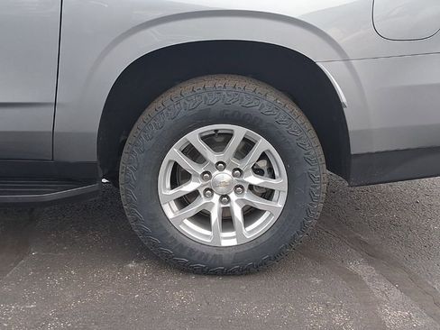 Used 2023 Chevrolet Suburban LT image 12