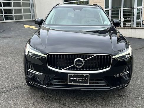 Used 2022 Volvo XC60 B5 Momentum w/ Climate Package image 8
