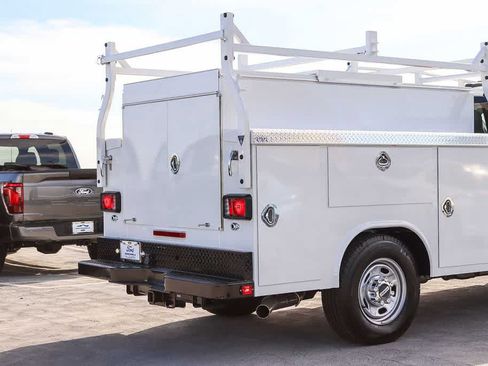 New 2026 Ford F250 XL w/ XL Chrome Package RWD image 9