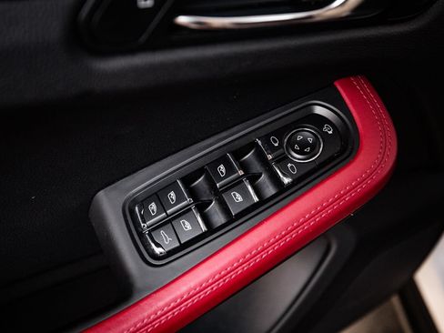 Certified 2023 Porsche Macan AWD/4WD image 22