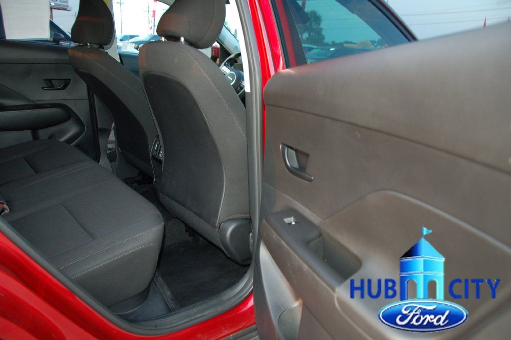 Used 2025 Hyundai Kona SEL FWD image 15