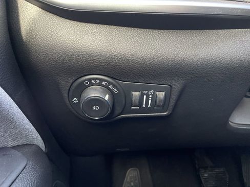 Used 2023 Jeep Compass Latitude image 25