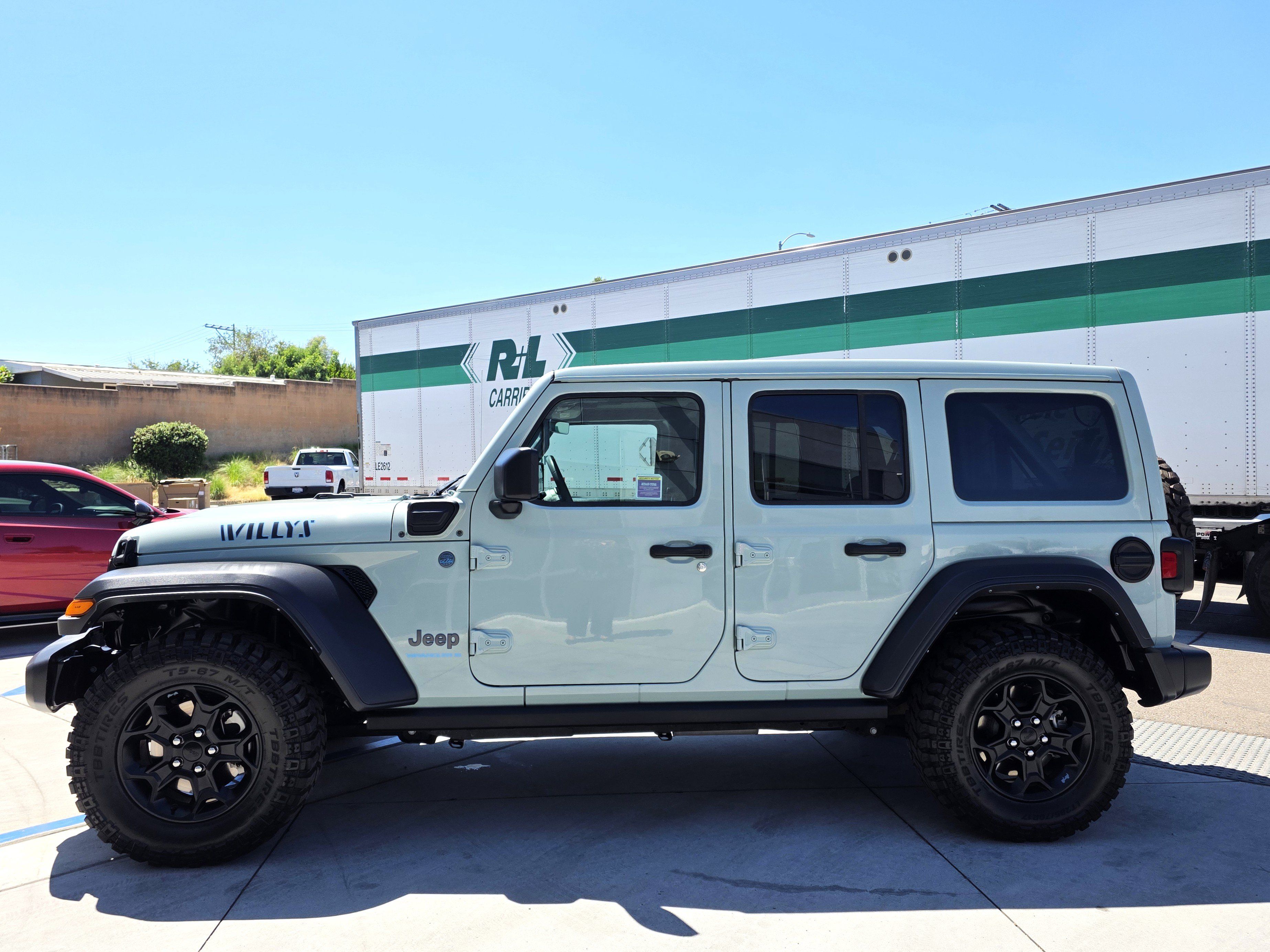 Certified 2023 Jeep Wrangler Unlimited w/ Sun & Screen Package AWD/4WD image 13
