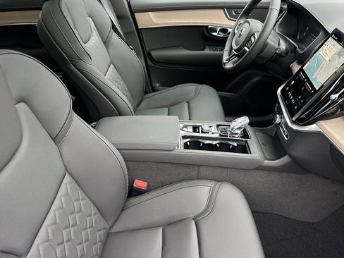 New 2025 Volvo XC90 B6 Core image 15