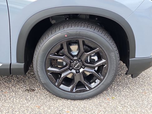 New 2025 Honda Pilot Touring image 3