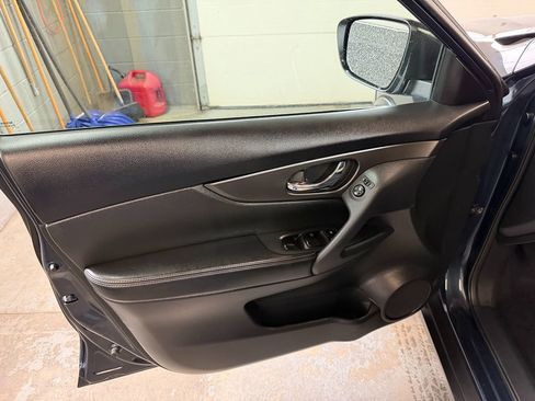 Used 2015 Nissan Rogue SV AWD/4WD image 27