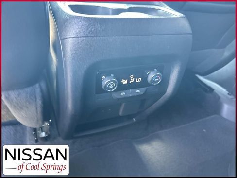 Used 2024 Chevrolet Traverse Z71 w/ Enhanced Driving Package AWD/4WD image 25