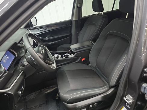 Used 2022 Jeep Grand Cherokee L Laredo w/ Luxury Tech Group I AWD/4WD image 30