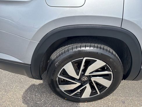 Used 2025 Volkswagen Atlas SE image 9