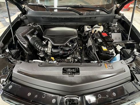Certified 2024 Cadillac XT6 Sport w/ LPO, Floor Liner Package AWD/4WD image 31