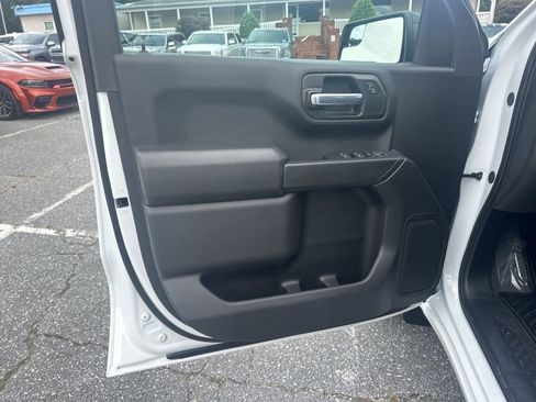 Used 2025 Chevrolet Silverado 1500 Custom image 23