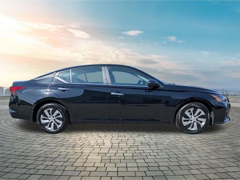 Used 2025 Nissan Altima 2.5 S FWD image 4