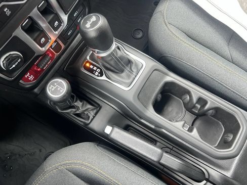 Used 2025 Jeep Wrangler Sport AWD/4WD image 23