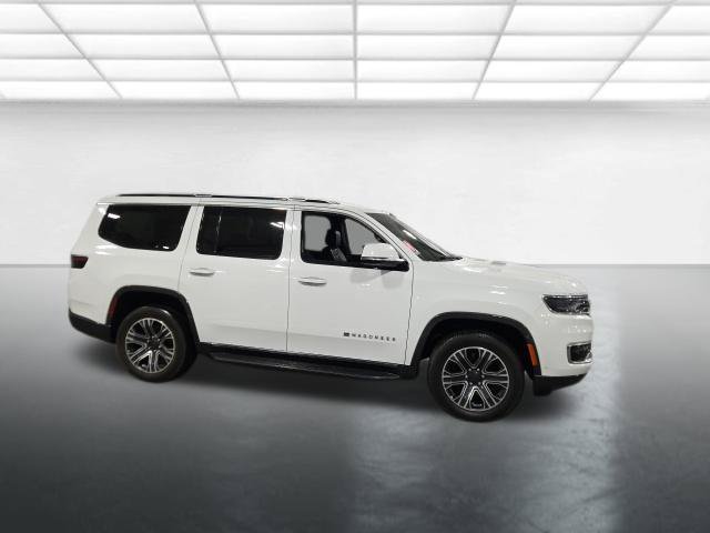 Used 2022 Jeep Wagoneer Series III AWD/4WD image 3