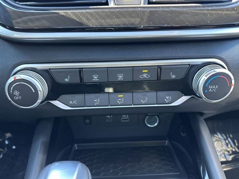 Used 2024 Nissan Altima 2.5 SR w/ SR Premium Package image 19