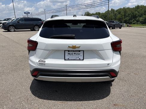 Used 2025 Chevrolet Trax LT FWD image 4