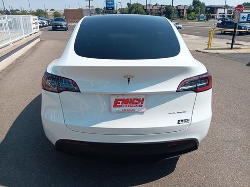 Used 2024 Tesla Model Y Long Range AWD/4WD image 4