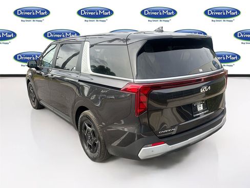 Used 2025 Kia Carnival FWD image 5