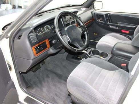 Used 1997 Jeep Grand Cherokee Laredo AWD/4WD image 6