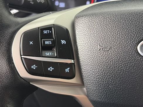 Used 2024 Ford Explorer XLT w/ Equipment Group 202A AWD/4WD image 17