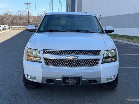 Used 2010 Chevrolet Avalanche LT w/ Suspension Package, Off-Road image 2