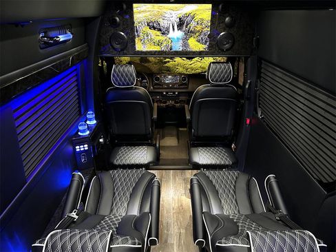 Used 2024 Mercedes-Benz Sprinter 3500 image 23