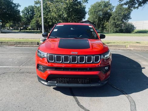 Used 2023 Jeep Compass Latitude AWD/4WD image 2