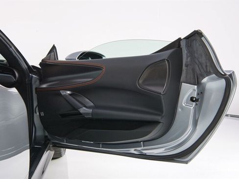 Used 2023 Ferrari SF90 Spider AWD/4WD image 25