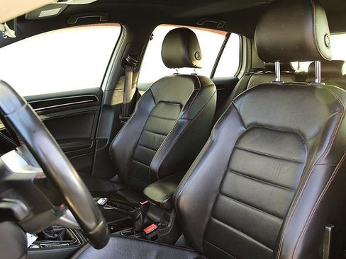 Used 2017 Volkswagen GTI SE FWD image 10