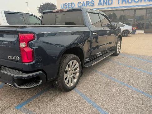 Used 2019 Chevrolet Silverado 1500 High Country w/ Technology Package AWD/4WD image 4