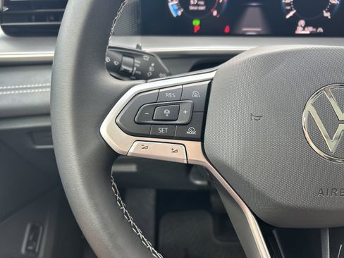 New 2025 Volkswagen Tiguan SE image 13