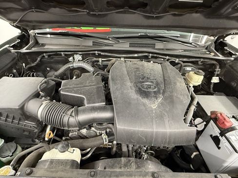 Used 2017 Toyota Tacoma TRD Sport image 34