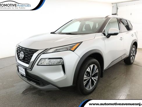 Used 2021 Nissan Rogue SV image 1